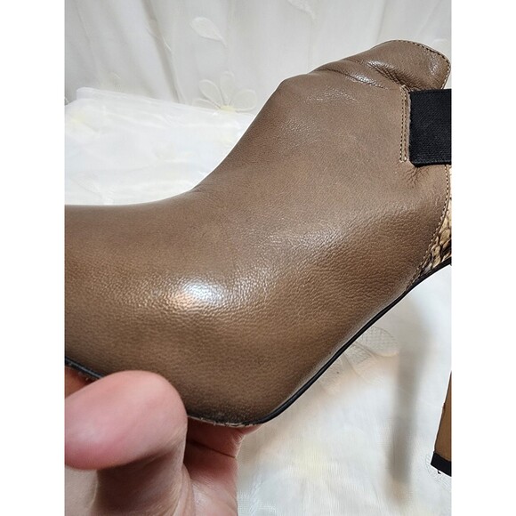 VINCE CAMUTO 6.5M BROWN BOOTIES TAUPE VO ARIANAH SNAKE SKIN NEUTRAL STILETTOTAN - Picture 9 of 16